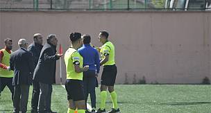 Hakem Yorulmazlar'ı attı, saha karıştı