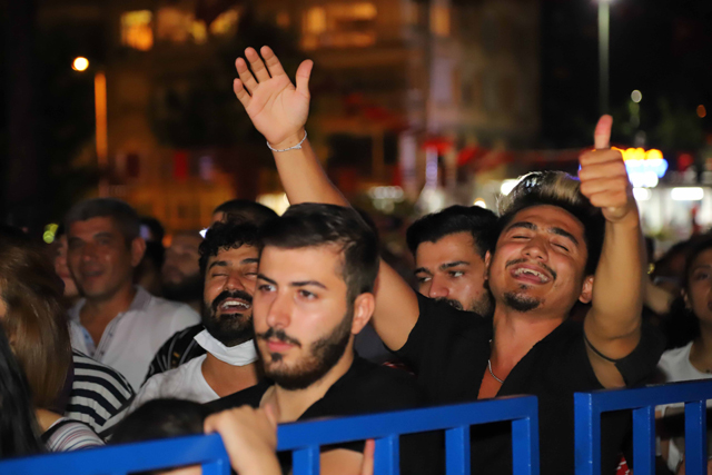 2021/08/1630328013_kartal-da_zafer_haftasi-nin_Ikinci_gununde_ceylan_ertem_ruzgari_esti_-5-_1.jpg