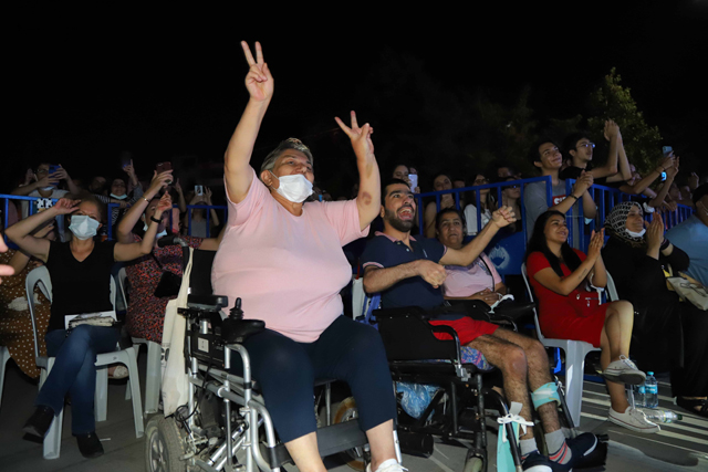 2021/08/1630328014_kartal-da_zafer_haftasi-nin_Ikinci_gununde_ceylan_ertem_ruzgari_esti_-12.jpg