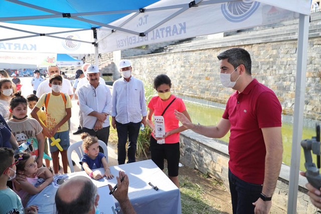 2021/08/1630328015_kartal-da_zafer_haftasi-nin_Ikinci_gununde_ceylan_ertem_ruzgari_esti_-2.jpg