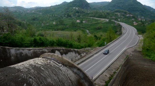 Asrın projesi olarak bilinen Karadeniz-Akdeniz Yolu'nda çalışmalar devam ediyor