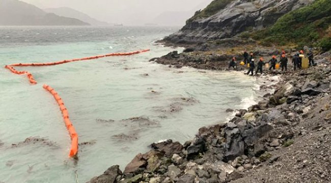 Şili'de 40 bin litre akaryakıt, denize döküldü