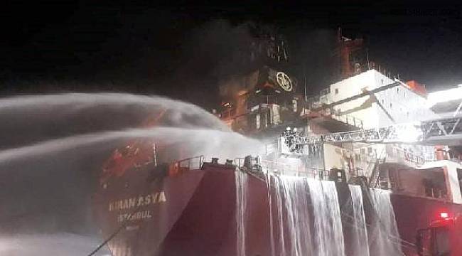 Atakaş Limanı'na yanaşan gemide yangın