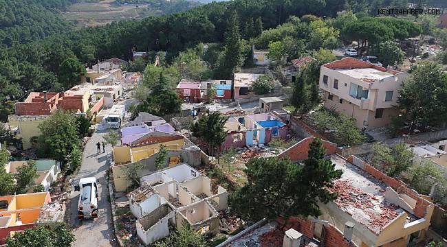 Kartal'da kentsel dönüşüm için boşatılan 40 metruk bina yıkılıyor