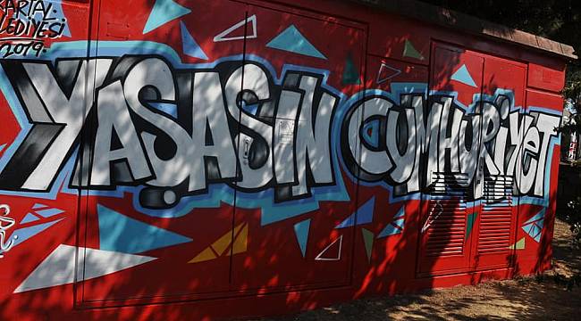 'Yaşasın Cumhuriyet' Graffitileri, Kartal'a renk kattı