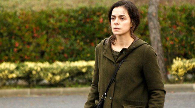 Özge Özpirinçci parasını ödediği evini teslim etmeyen firmaya dava açtı