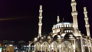 Camilerden Dua Sesleri Yükseldi