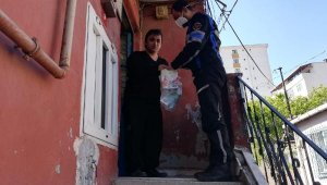 Eyüpsultan'da vatandaşların ihtiyaçları evlere ulaştırıldı