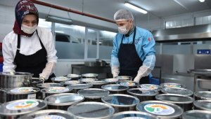 Tuzla'da İhtiyaç Sahiplerine Her Gün Yemek Dağıtılıyor