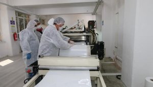 Kağıthane'deki Okulda Sağlık Çalışanları İçin 7 Çeşit Ürün Üretiliyor