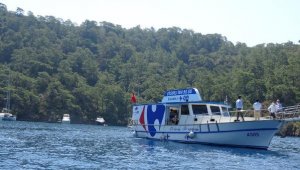 Yüzen Market Denize Açıldı