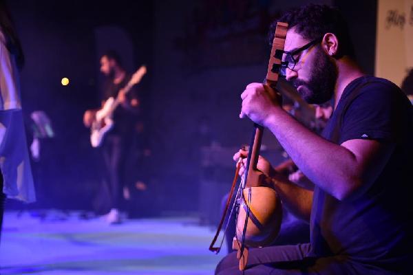 Tuzla'da müzik eğitim alan gençlerden sosyal mesafeli konser