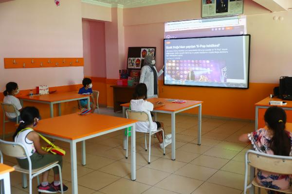 Çocuklar, K-Pop Tehlikesine Karşı Uyarıldı