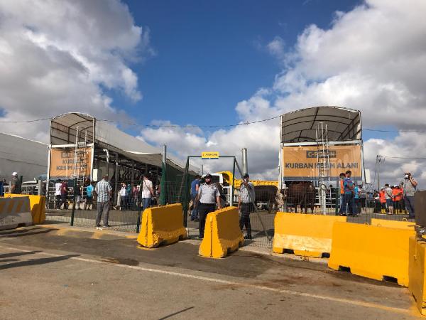 Sultanbeyli'de Koronavirüs Tedbirli Kurban Kesimi