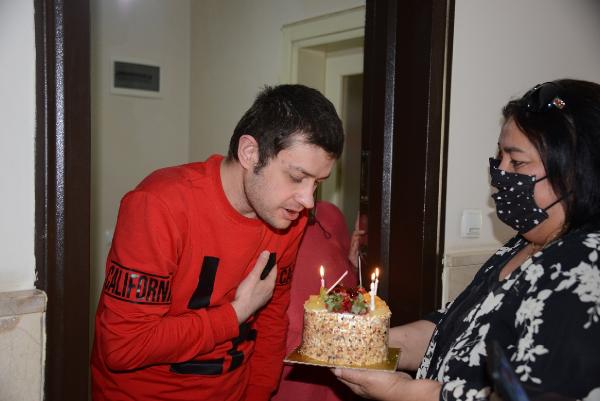 Tuzla'da Özel Çocuklara Doğum Günü Sürprizi