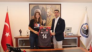 Başkan Yüksel Milli Voleybolcuyu Ağırladı