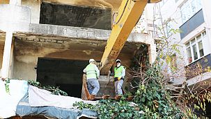 Kartal'da Metruk Binalar Yıkılıyor