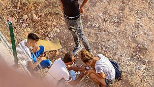 'Psikolojimiz bozuldu, balkona çıkamıyoruz'