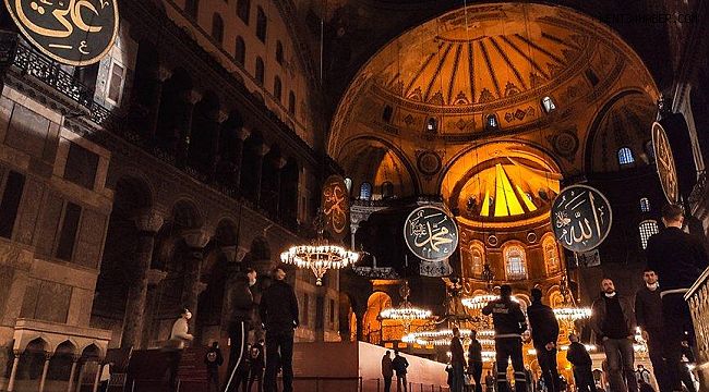 Ayasofya Camii'nde bulunan iskele kaldırıldı
