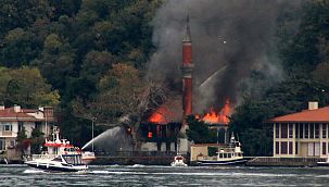 İstanbul’da tarihi Vaniköy Camisi’nde yangın