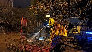 Kartal’da park halindeki kamyonette yangın