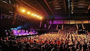 Bin liralık destek sanatçıları ayağa kaldırdı