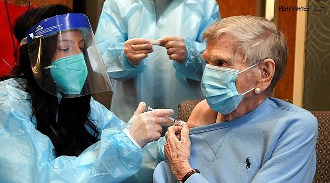 Corona aşısını durdurdular: 4 sağlık çalışanı fenalaştı