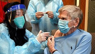 Corona aşısını durdurdular: 4 sağlık çalışanı fenalaştı