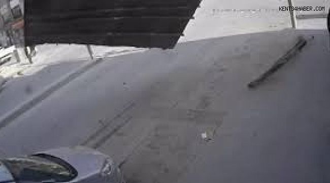 Fırtınada çatı uçtu… Son anda kurtuldu