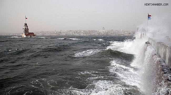 İstanbul'da deniz ulaşımına fırtına engeli