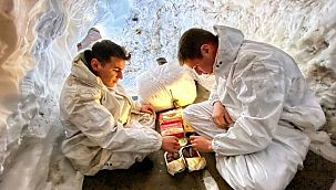 Komandoların kardan evlerindeki zorlu yaşamı