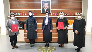 AK Parti Kartal Kadın Kolları'nda Bayrak Değişimi!