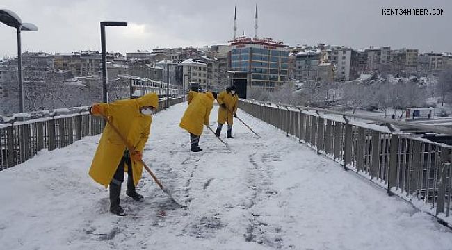 Beyoğlu'nda Karla Mücadele Aralıksız Devam Ediyor