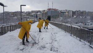 Beyoğlu'nda Karla Mücadele Aralıksız Devam Ediyor