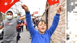 Beyoğlu sokaklarında 23 Nisan kutlamaları