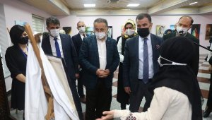 Ev Hanımları Resim Sergisi Açtı