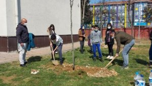 Kartal'da 'Kep Atmıyoruz Fidan Dikiyoruz' Projesi Hayata Geçti