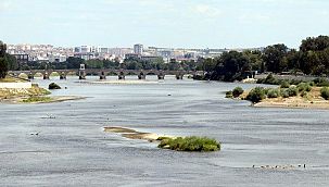Meriç Nehri’nde adacıklar oluştu