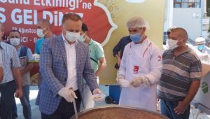 Bağcılar'da 20 Bin Kişilik Aşure Kazanı Kaynadı