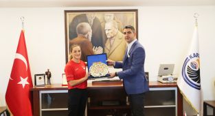 Buse Naz Çakıroğlu'ndan Başkan Yüksel'e Ziyaret