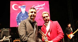 Cumhuriyet Kutlamaları Cem Adrian ile Devam Etti