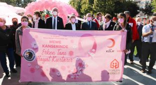 Kartal Belediyesi’nden Meme Kanseri Farkındalık Yürüyüşü