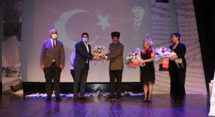‘Esaretten Özgürlüğe’ Oyunu Kartallılara Duygulu Anlar Yaşattı