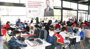 Kartal Belediyesi Cumhuriyet Kupası Satranç Turnuvası’nda Hamleler Yarıştı