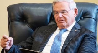 ABD'li Menendez'den Rusya'ya Yaptırım Tehdidi