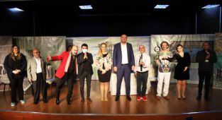 ‘Bizim Evde 2 Devre’ Kartal’da Sahnelendi