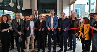 Uluslararası Üniversite Tiyatro Bölümleri Festivali’nin Açılışında Müjdat Gezen’e Onur Ödülü