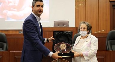 Kartallı Kadınlar, 'Aile Okulu' Eğitim Sertifikalarını, Başkan Gökhan Yüksel'in Elinden Aldı