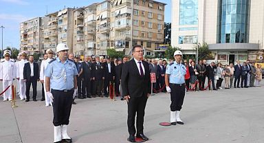 Gaziler Günü Dolayısı ile Kartal'da Atatürk Anıtı’na Çelenk Sunuldu