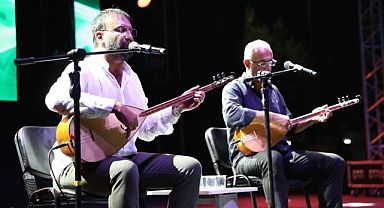 Kartal’da, Usta Sanatçılar Türkülerini Barış İçin Söyledi